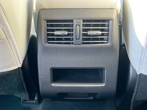 New 2025 Mitsubishi Outlander SE image 27