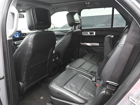 Used 2021 Ford Explorer Limited w/ Equipment Group 301A RWD image 2