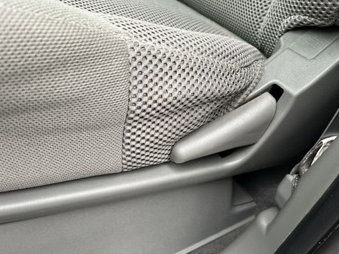 Used 2019 Nissan Frontier SV image 16