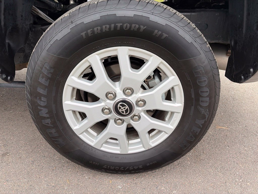 Used 2025 Toyota Tacoma SR5 AWD/4WD image 29