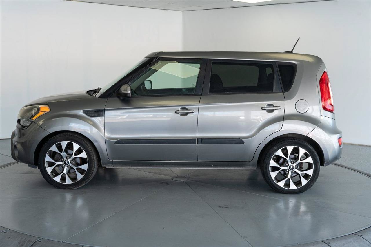 Used 2012 Kia Soul ! FWD image 5