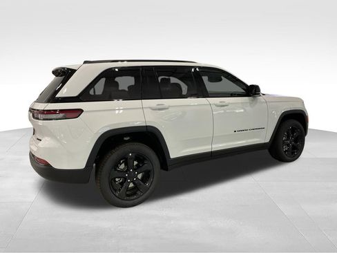 New 2025 Jeep Grand Cherokee Limited w/ Black Appearance Package AWD/4WD image 4