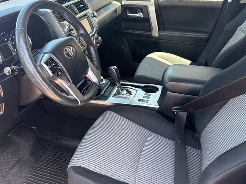Used 2017 Toyota 4Runner SR5 AWD/4WD image 9