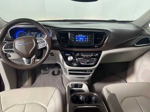 Certified 2017 Chrysler Pacifica Touring-L image 21