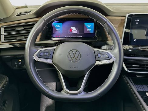 Used 2025 Volkswagen Atlas SE image 18