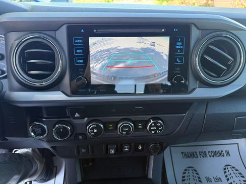 Used 2019 Toyota Tacoma TRD Sport AWD/4WD image 28