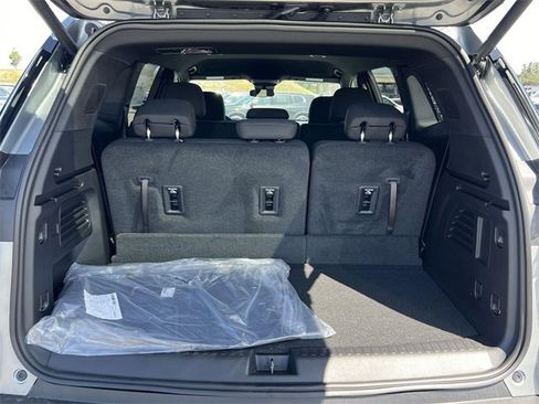 New 2025 GMC Acadia Elevation image 26