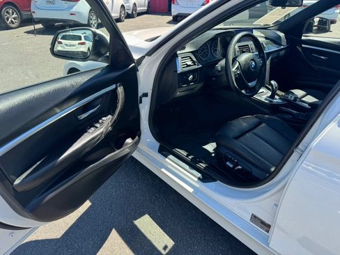 Used 2018 BMW 330i Sedan w/ Convenience Package RWD image 19