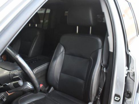 Used 2018 Chevrolet Suburban Premier image 17