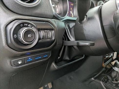 Used 2022 Jeep Wrangler Unlimited Sahara w/ Cold Weather Group AWD/4WD image 16