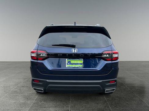 Used 2025 Honda Pilot Sport image 7