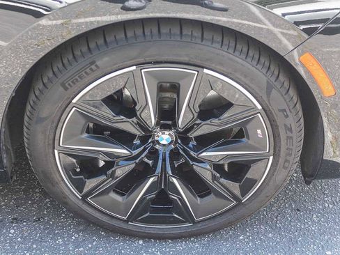 Certified 2025 BMW i7 eDrive50 w/ Executive Package RWD image 9