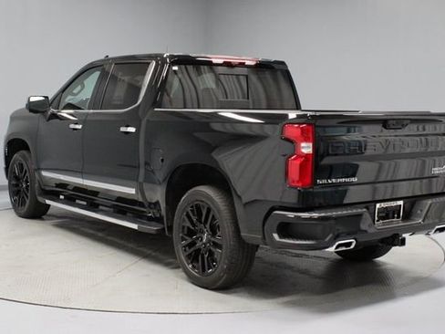 Used 2025 Chevrolet Silverado 1500 High Country w/ Technology Package image 11