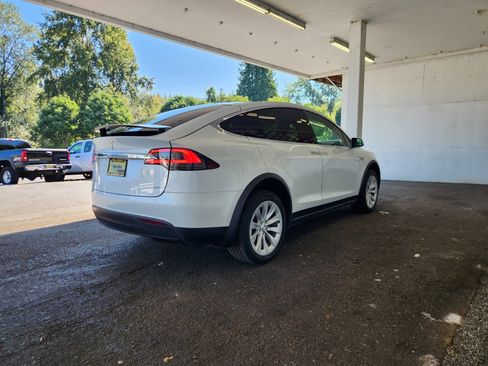 Used 2016 Tesla Model X 90D image 3