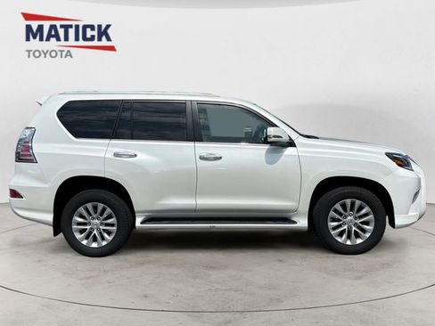 Used 2023 Lexus GX 460 Premium w/ Premium Package image 3