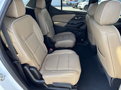 Used 2023 Chevrolet Traverse Premier image 31