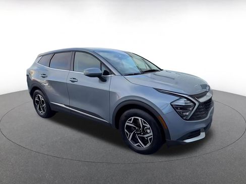 Used 2025 Kia Sportage LX image 2