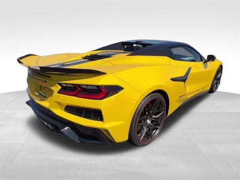 Used 2025 Chevrolet Corvette Z06 RWD image 6