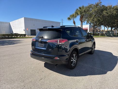 Used 2018 Toyota RAV4 LE image 5