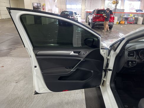 Used 2019 Volkswagen Golf S FWD image 20