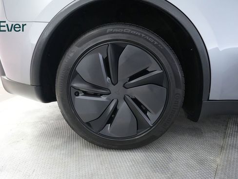 Used 2026 Tesla Model Y Long Range RWD image 22