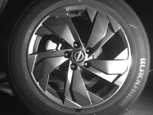 Used 2025 Nissan Rogue SV image 9