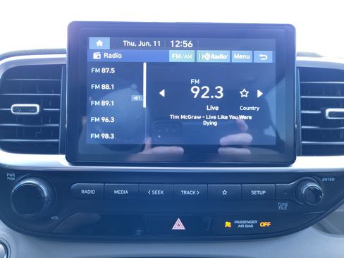 Used 2025 Hyundai Venue SEL FWD image 11