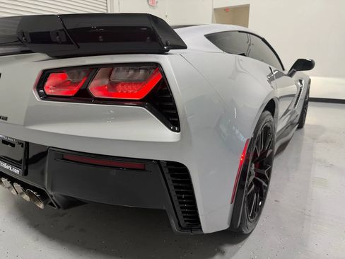 Used 2016 Chevrolet Corvette Z06 w/ 3LZ Preferred Equipment Group image 17