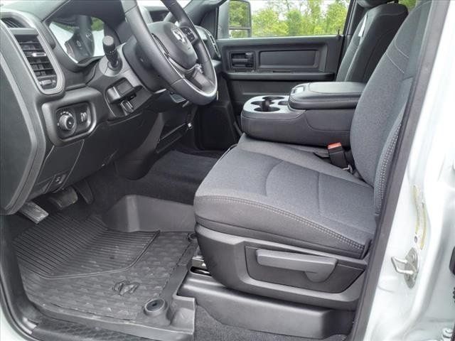 New 2024 RAM 3500 Tradesman w/ Chrome Appearance Group AWD/4WD image 7