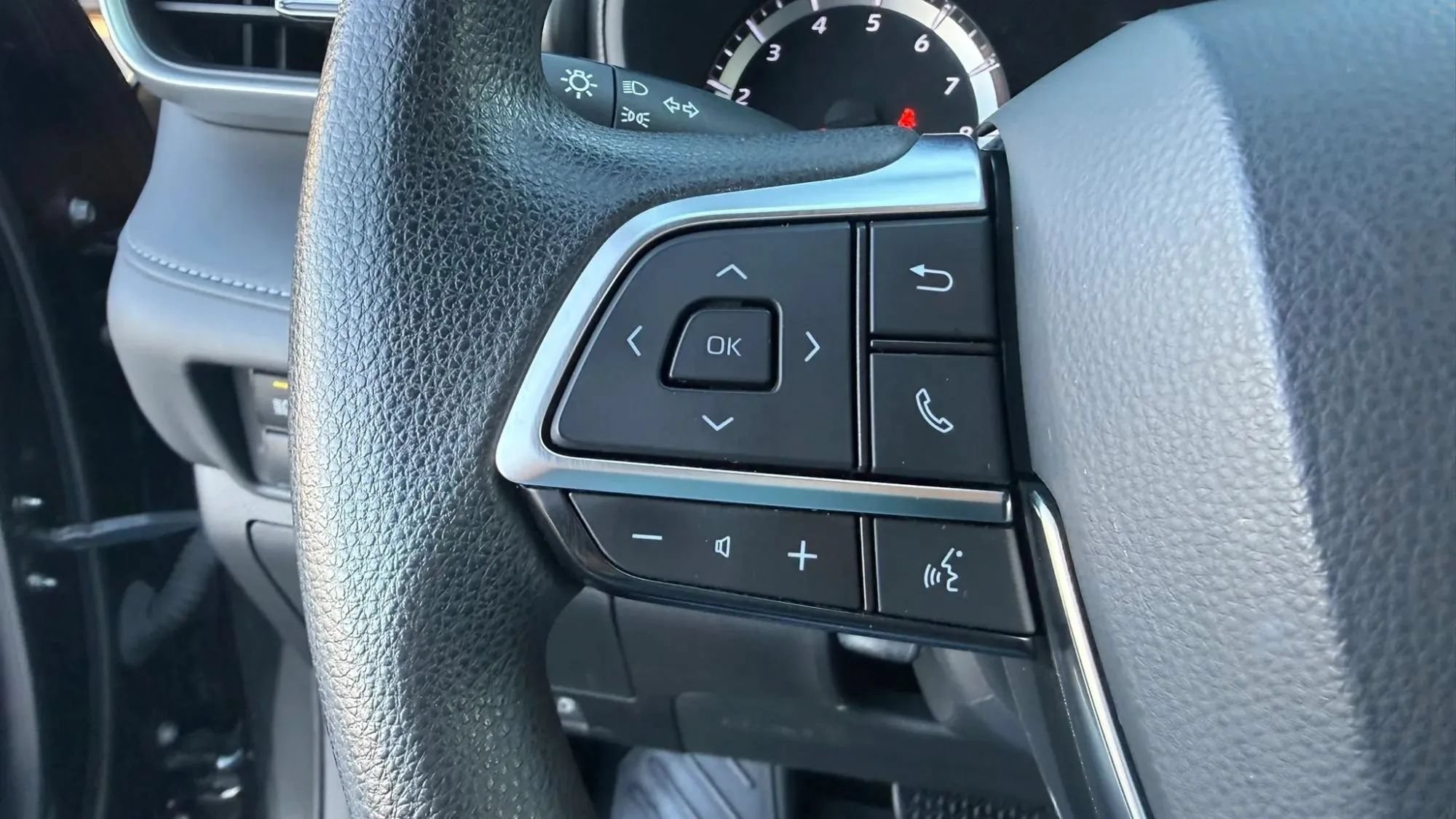 Used 2020 Toyota Highlander L AWD/4WD image 24