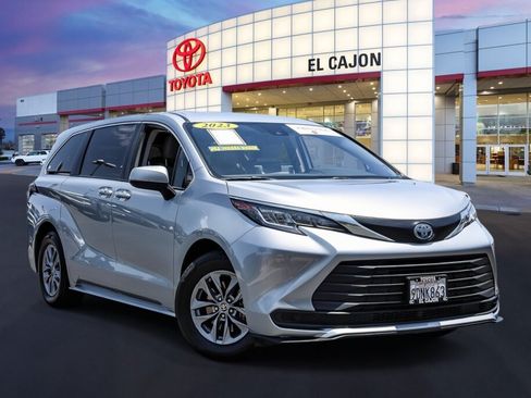 Certified 2023 Toyota Sienna LE AWD/4WD image 1