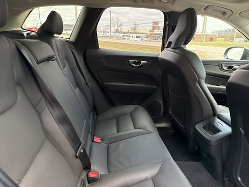 Used 2025 Volvo XC60 B5 Plus image 32