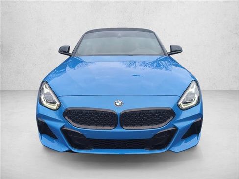 Used 2022 BMW Z4 M40i w/ Premium Package image 2