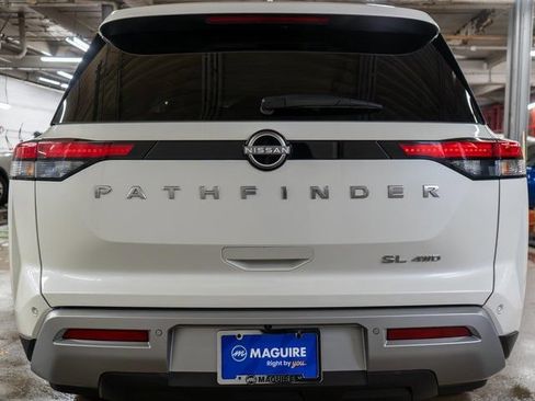Used 2024 Nissan Pathfinder SL AWD/4WD image 7
