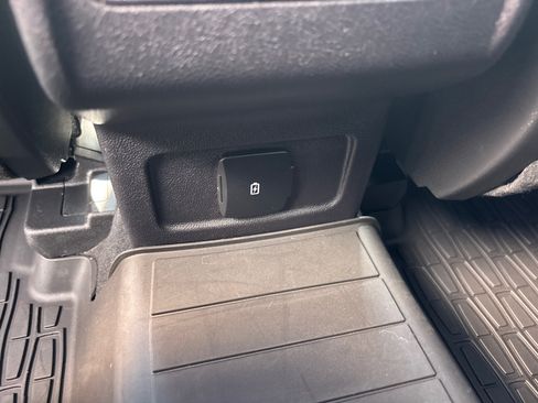 Certified 2024 Lincoln Corsair AWD image 31