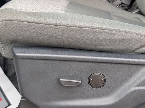 Used 2025 Ford F250 XLT image 12