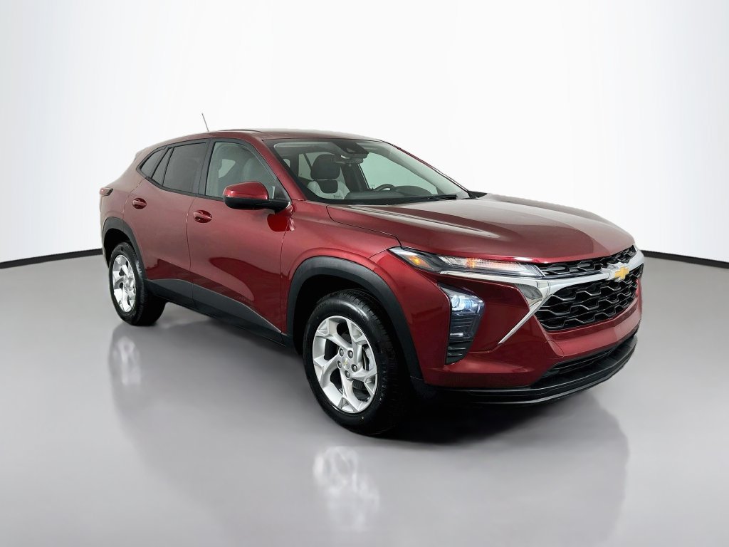 Used 2024 Chevrolet Trax LS w/ LS Convenience Package FWD image 3