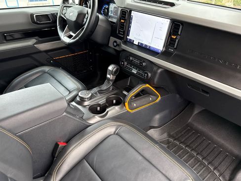 Used 2023 Ford Bronco Badlands image 17