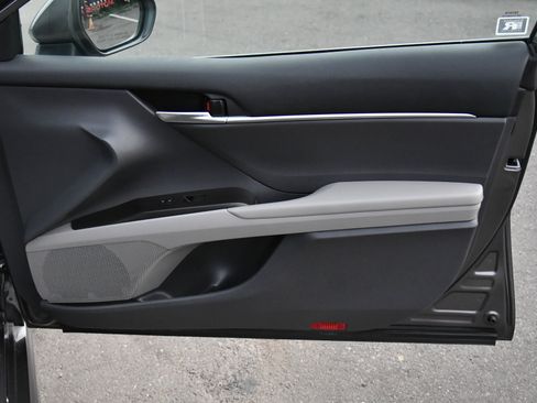 Used 2024 Toyota Camry SE image 39