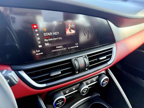 Used 2018 Alfa Romeo Giulia Ti Sport w/ Quick Order Package 22U Sport RWD image 28
