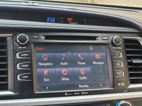 Used 2019 Toyota Highlander XLE image 18