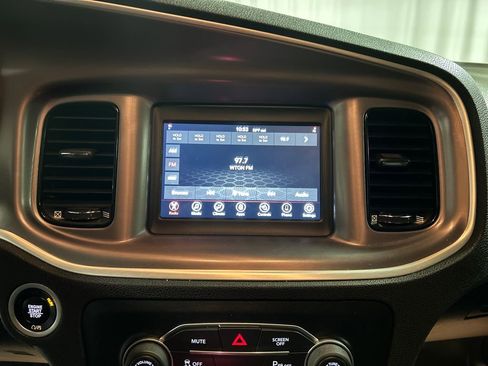 Used 2022 Dodge Charger SXT w/ Driver Convenience Group image 17