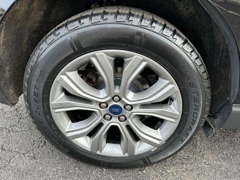 Used 2019 Ford Edge Titanium AWD/4WD image 33