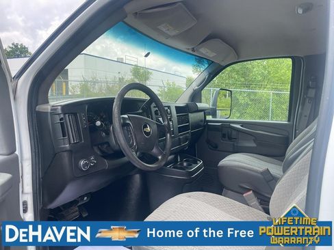 Used 2015 Chevrolet Express 3500 RWD image 11