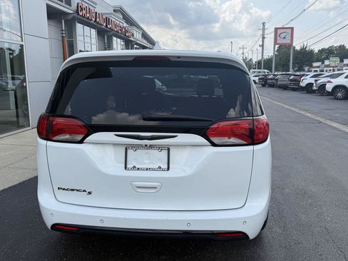 Used 2018 Chrysler Pacifica Touring Plus w/ S Appearance Package FWD image 3