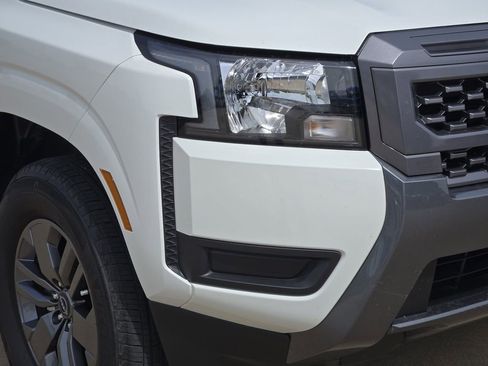 Used 2025 Nissan Frontier SV RWD image 28