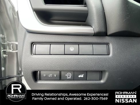 Used 2024 Nissan Rogue SV AWD/4WD image 12
