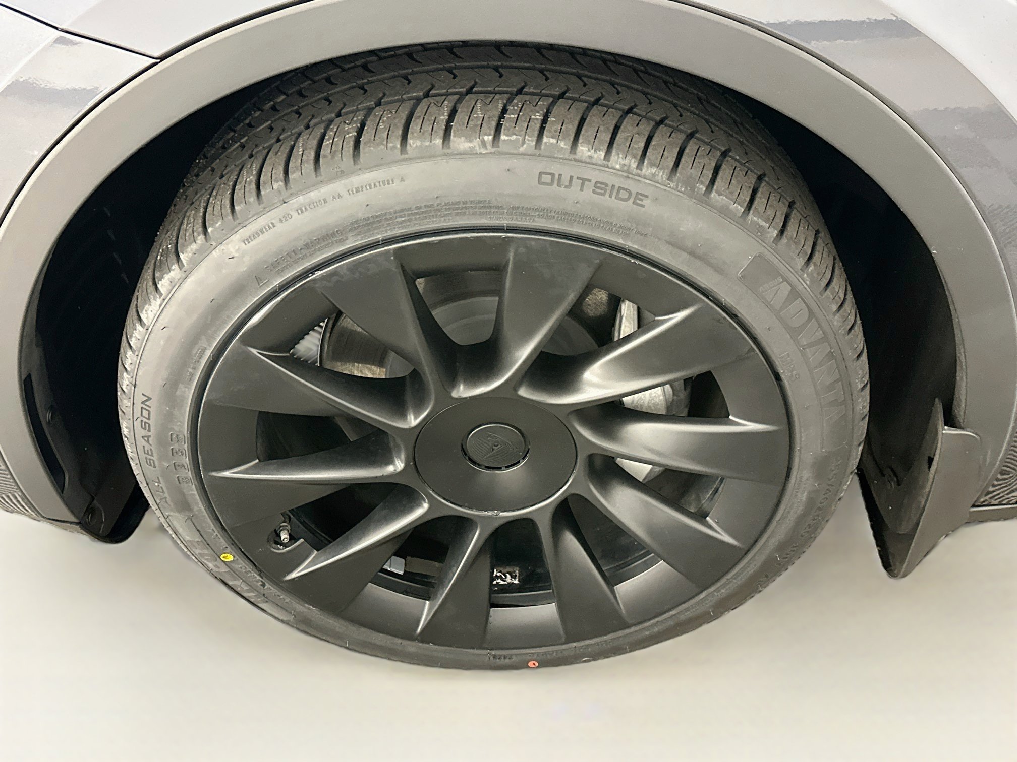 Used 2023 Tesla Model Y Long Range AWD/4WD image 11
