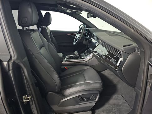 Used 2025 Audi Q8 Premium Plus w/ Premium Plus Package image 11