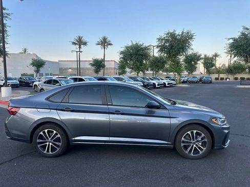 Used 2025 Volkswagen Jetta Sport FWD image 4